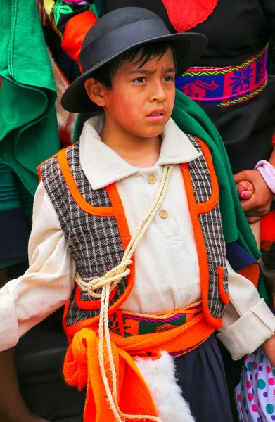 LIMA, PERÚ-ENERO 31: Muchachos no identificados durante el Festival de la Virgen de la Candelaria el 31 de enero de 2015 en Lima, Perú. Núcleo del festival es el baile realizado por diferentes escuelas de baile — Foto de Stock