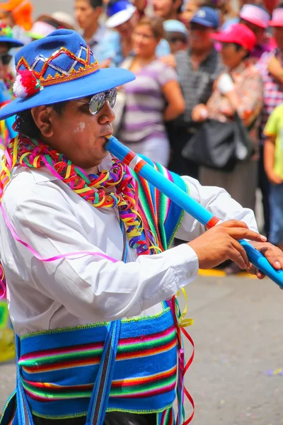 LIMA, PERU-JANEIRO 31: Homem não identificado se apresenta durante o Festival da Virgem de la Candelaria em 31 de janeiro de 2015 em Lima, Peru. Núcleo do festival é a dança realizada por diferentes escolas de dança — Fotografia de Stock