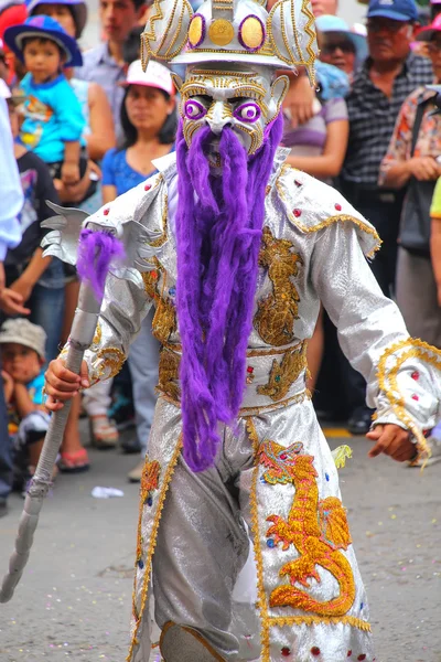 LIMA, PERÚ-FEBRERO 1: Hombre no identificado realiza durante el Festival de la Virgen de la Candelaria el 1 de febrero de 2015 en Lima, Perú. Núcleo del festival es el baile realizado por diferentes escuelas de baile —  Fotos de Stock