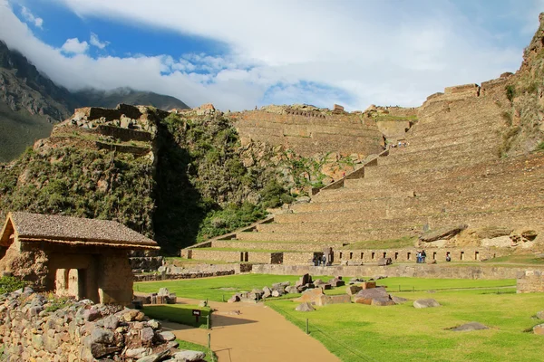 Inca Fortress with Terraces and Temple Hill in Ollantaytambo, Pe — Stock Photo, Image