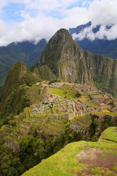 Ciudadela inca Machu Picchu en Perú — Foto de Stock