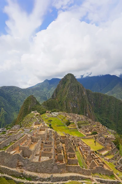 Ciudadela inca Machu Picchu en Perú — Foto de Stock