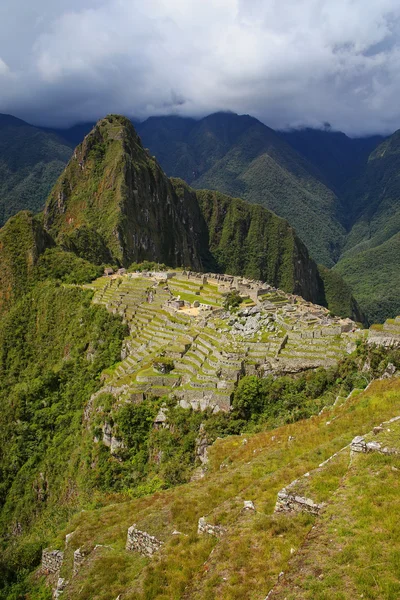 Ciudadela inca Machu Picchu en Perú — Foto de Stock