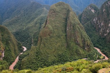 Peru Machu Picchu yakınlarındaki Urubamba Nehri