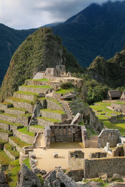 Ciudadela inca Machu Picchu en Perú — Foto de Stock