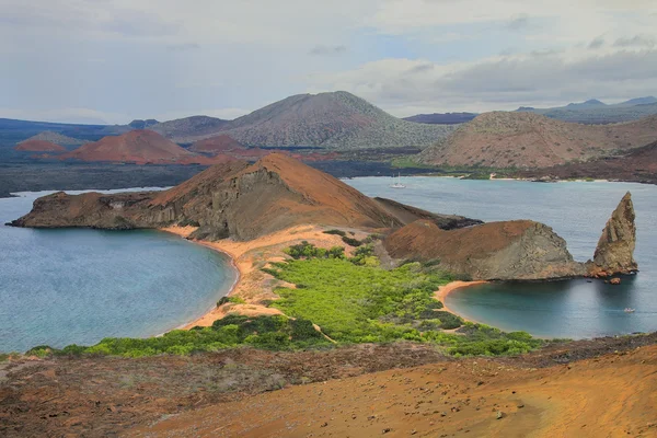 バルトロメ島、ガラパゴス国立 Pa のピナクル ロックの表示 — ストック写真