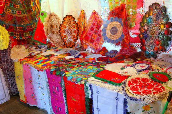 Exposición de nanduti en el mercado callejero de Asunción, Paraguay — Foto de Stock