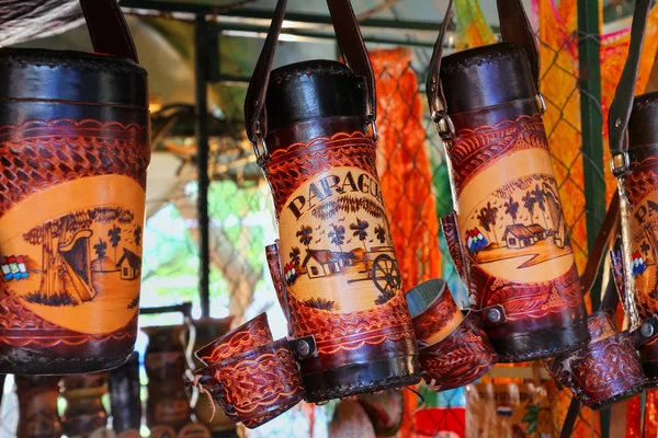 在亚松森街头市场展示配偶热水瓶，帕拉 — 图库照片