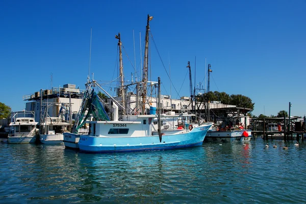FLORIDA, USA - MARCH 9: Fishing boats anchored at the pier on Ma — Stock Photo, Image