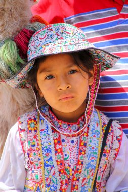 Maca, Peru-Ocak 16: Tanımlanamayan kız geleneksel kıyafet St