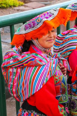 Cusco, Peru - 20 Ocak: Geleneksel dres kimliği belirsiz kadın