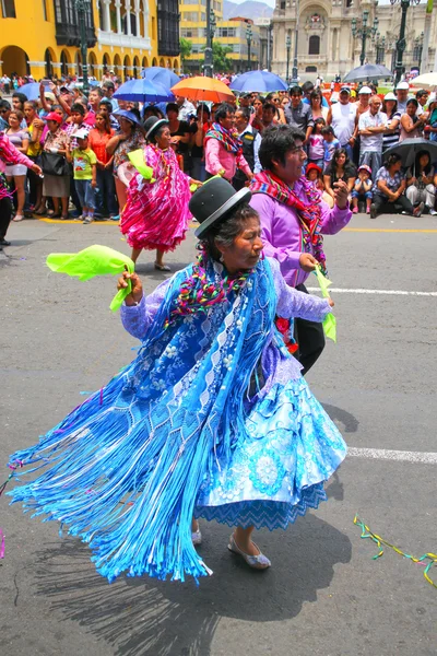 LIMA, PERU-JANEIRO 31: Pessoas não identificadas se apresentam durante o Festiv — Fotografia de Stock