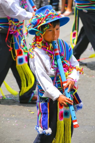 Lima, peru-januar 31: unbekannter junge tritt während des festivals auf — Stockfoto
