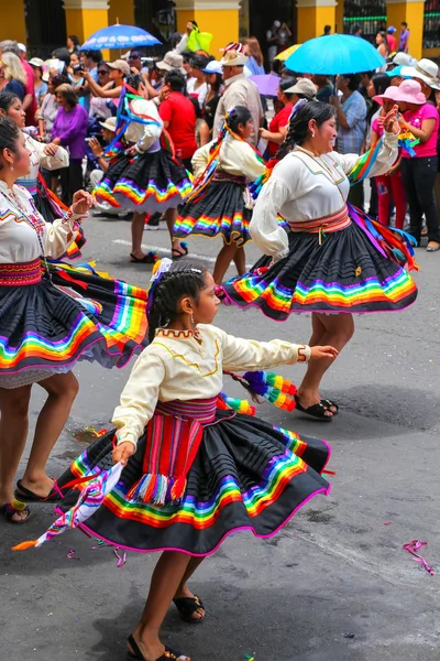 Lima, peru-januar 31: Unbekannte treten während festlichkeiten auf — Stockfoto
