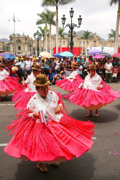 Lima, Peru-Ocak 31: Kimliği belirsiz kadın gerçekleştirmek Festiva sırasında