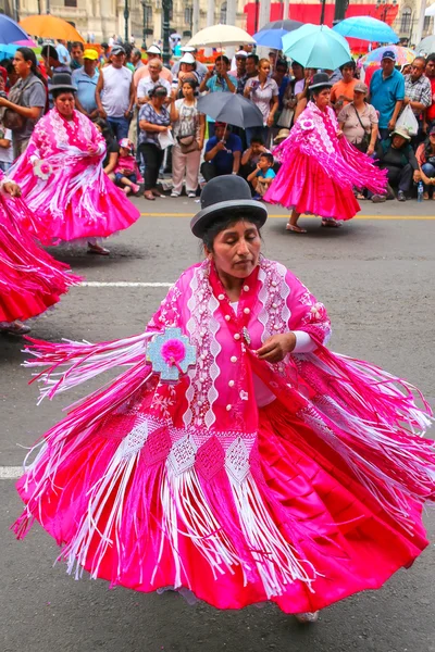 Limie, Peru-1 lutego: niezidentyfikowana kobieta wykonuje podczas Festiv — Zdjęcie stockowe