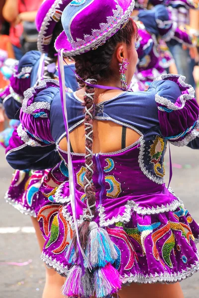 LIMA, PERU-JANEIRO 31: Mulher não identificada realiza durante Festiv — Fotografia de Stock