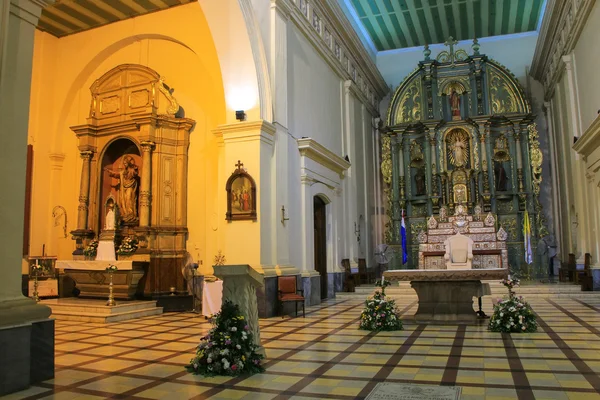 Ааґон, Парагвай-26 грудня: інтер'єр митрополита Cath — стокове фото