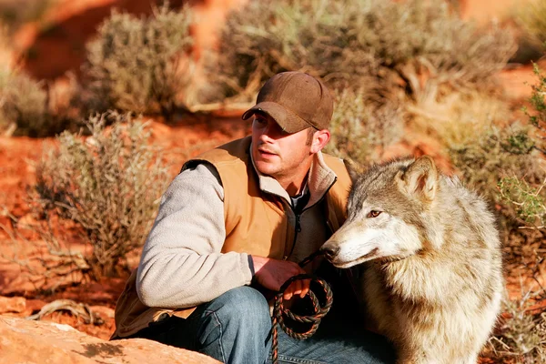 ARIZONA, USA - APRIL 16: Unidentified man - animal trainer sits — Stock Photo, Image