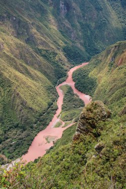 Peru Machu Picchu yakınlarındaki Urubamba Nehri