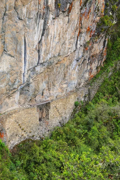 Il ponte Inca vicino a Machu Picchu in Perù — Foto Stock