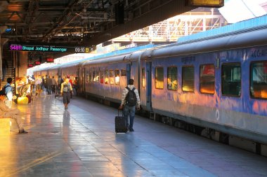 Jaipur, Hindistan - 15 Kasım: Kimliği belirsiz erkekler Jaipur Jun'da yürüyor
