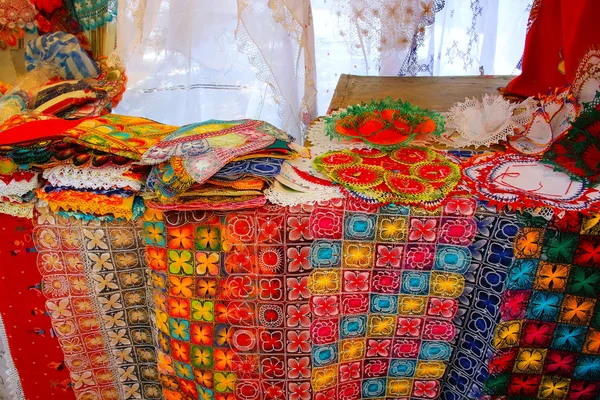 Exposición de nanduti en el mercado callejero de Asunción, Paraguay — Foto de Stock