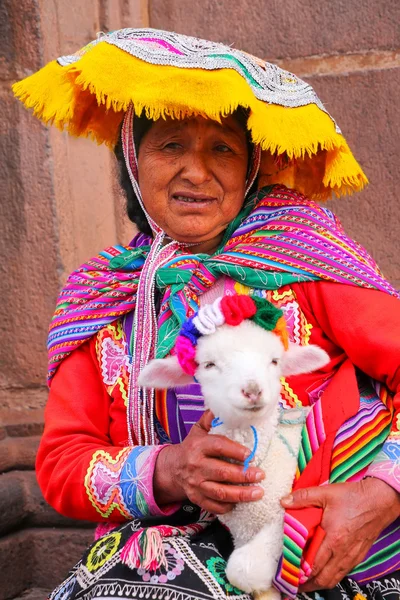 Cusco, Peru - 20 januari: Onbekende vrouw in traditionele Quest — Stockfoto