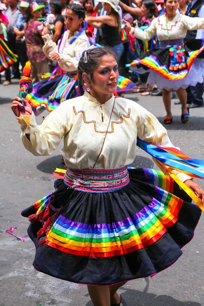 LIMA, PERÚ-FEBRERO 1: Mujeres no identificadas actúan durante Festiva — Foto de Stock