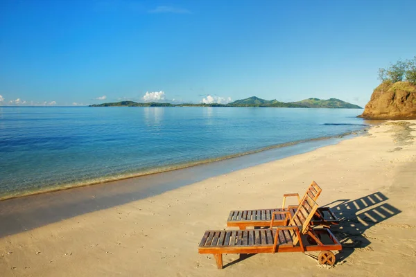 Два Сонцезахисних Крісла Тропічному Пляжі Острів Накула Ясавас Фіджі — стокове фото