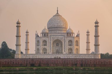 Mehtab Bagh bahçesinden Taj Mahal manzarası, Agra, Uttar Pradesh, Hindistan. Taj Mahal 1983 yılında UNESCO Dünya Mirası listesine alındı..