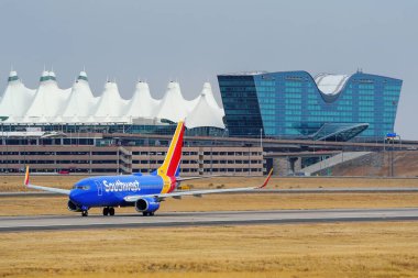 17 Ekim 2020 'de Denver Uluslararası Havalimanı, Colorado' da Güneybatı taksileri tarafından işletilen Boeing 737. Southwest Havayolları 1966 'da kuruldu..