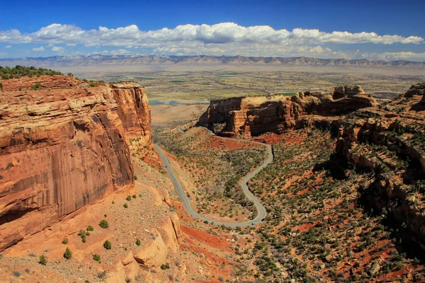 Colorado Ulusal Anıtı Ndaki Rim Rock Drive Yolunun Manzarası Grand — Stok fotoğraf