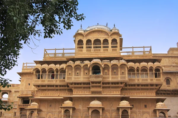 Eski şehir duvarlarının, jaisalmer, Hindistan içinde geleneksel haveli — Stok fotoğraf