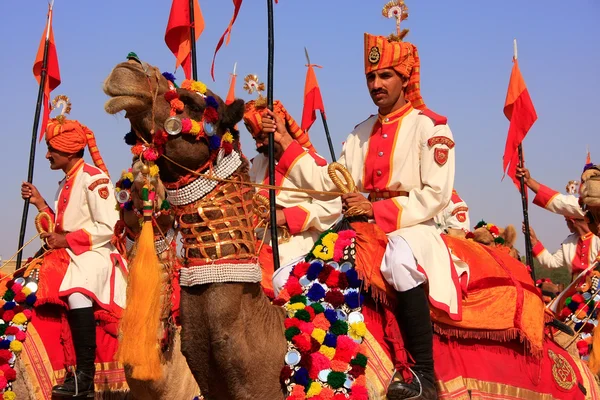 Camel processie op woestijn Festival, Jaisalmer, India — Stockfoto