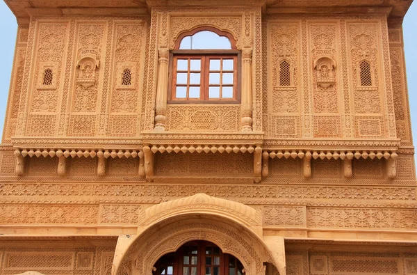 Dekoracyjne rzeźbienia na tradycyjne haveli, jaisalmer, Indie — Zdjęcie stockowe