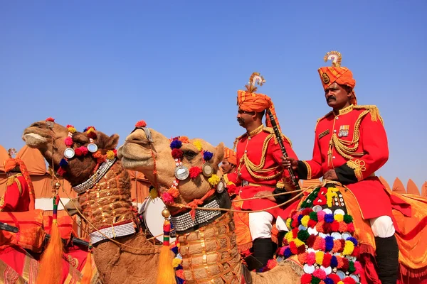 Camel processie op woestijn Festival, Jaisalmer, India — Stockfoto