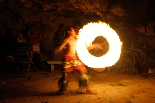 Fire show in famous Hina cave, blurred motion, Oholei beach, Ton — Stock Photo, Image