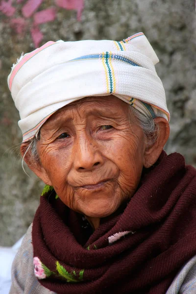 Retrato de una anciana birmana, Mingun, Mandalay, Myanmar —  Fotos de Stock