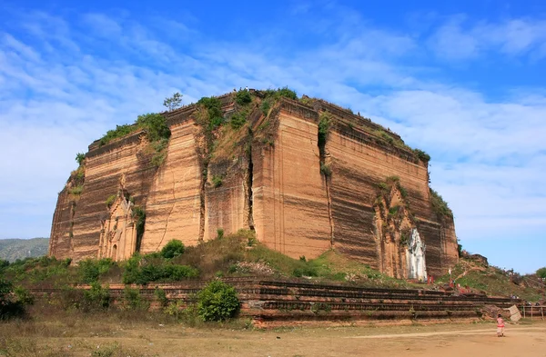 Resterna av ofullständig stupa Mingun Pahtodawgyi, Mandalay, Myanma — Stockfoto