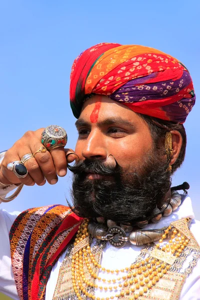 Retrato del hombre indio que participa en el concurso Mr. Desert, Jai —  Fotos de Stock