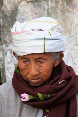 Eski bir Birmanya kadın, Mingun, Mandalay, Myanmar portresini
