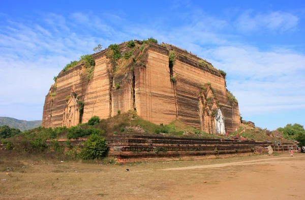 Remains of incomplete stupa Mingun Pahtodawgyi, Mandalay, Myanma — Stock Photo, Image