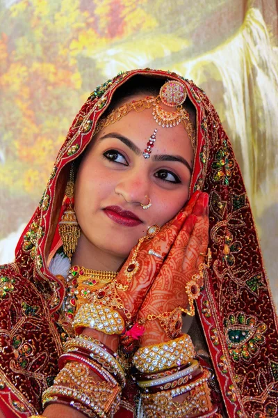 Young woman in traditional dress taking part in Desert Festival, — Stock Photo, Image