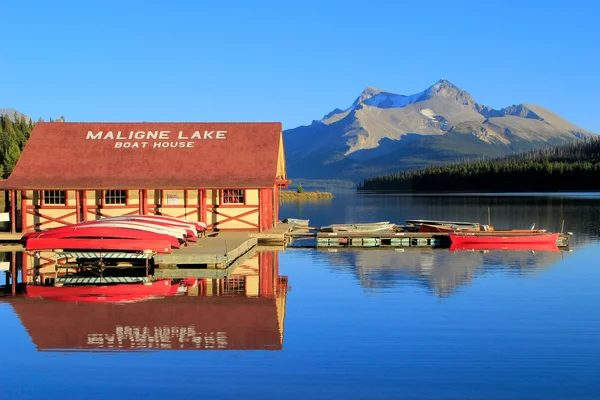 Lac Maligne dans le parc national Jasper, Alberta, Canada — Photo