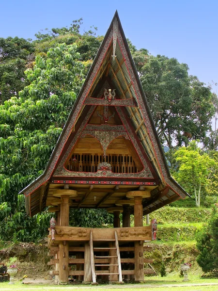 沙摩西岛，印度尼西亚苏门答腊岛上的传统巴塔克房子。 — 图库照片