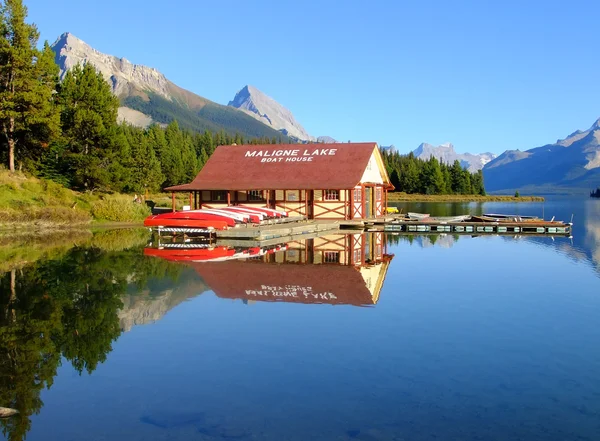 Lac Maligne dans le parc national Jasper, Alberta, Canada — Photo