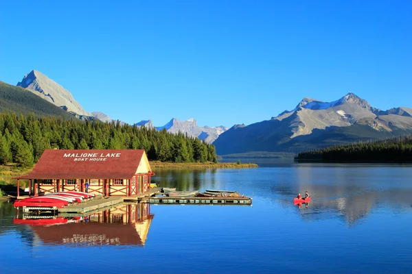 Maligne lake in Jasper Nationaal park, Alberta, Canada — Stockfoto