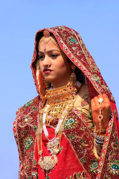 Young woman in traditional dress taking part in Desert Festival, — Stock Photo, Image