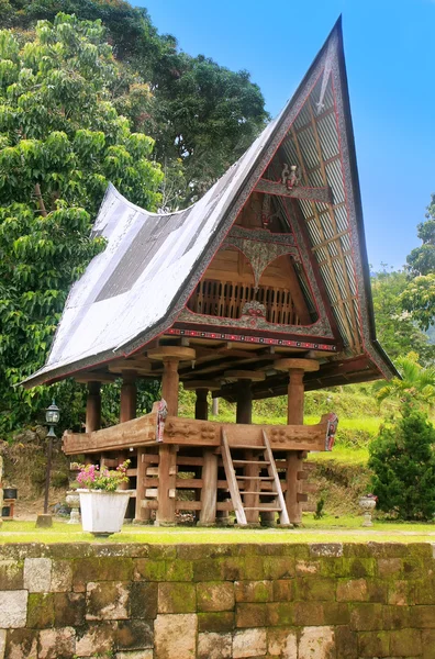 Tradiční Batak dům na Samosir island, Sumatra, Indonésie — Stock fotografie